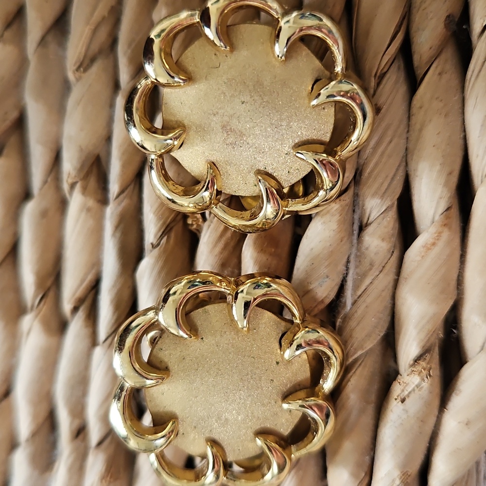Trifari Vintage Gold Clip On Earrings